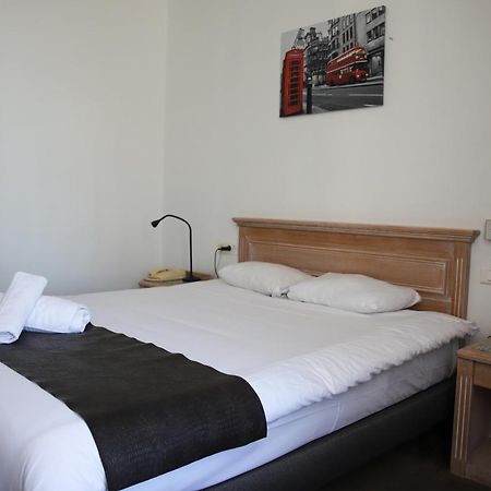 Brit Hotel Aux Sacres Reims, Centre Historique Buitenkant foto