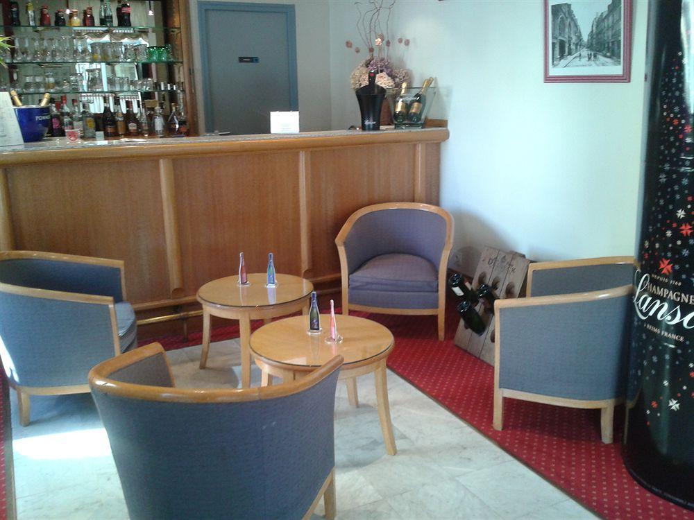 Brit Hotel Aux Sacres Reims, Centre Historique Buitenkant foto