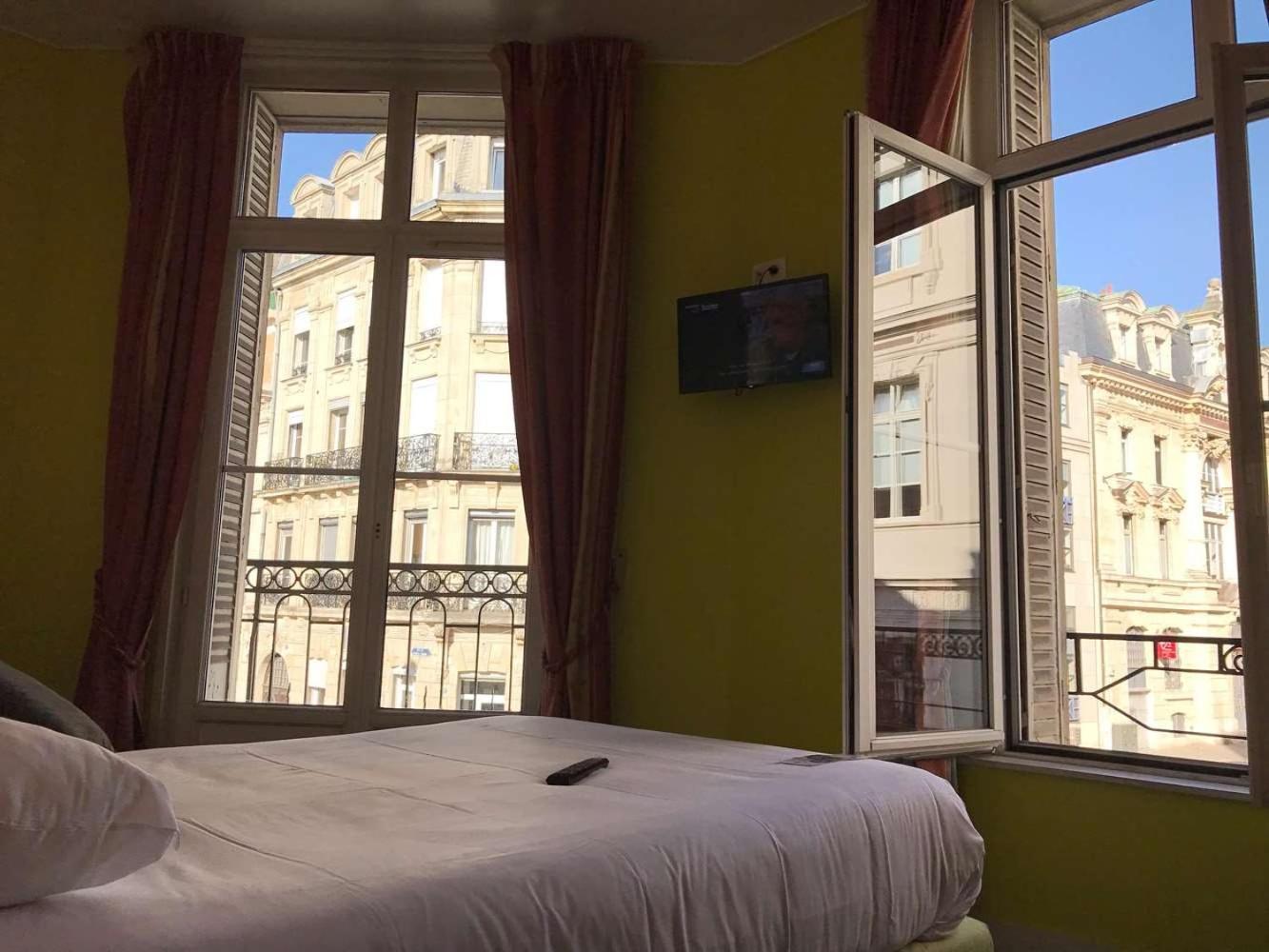 Brit Hotel Aux Sacres Reims, Centre Historique Buitenkant foto